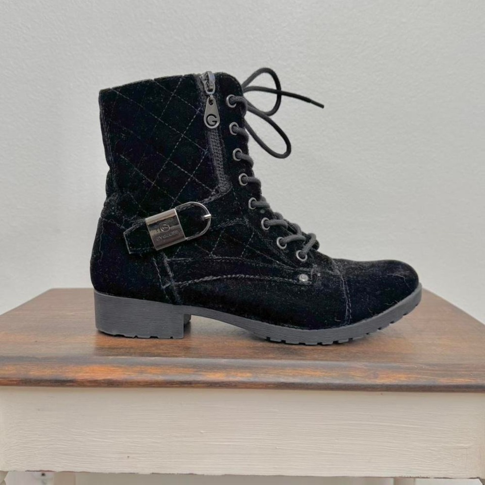 Guess Black Velvet Combat Boot Quilted Lace Up Size‎ 7.5